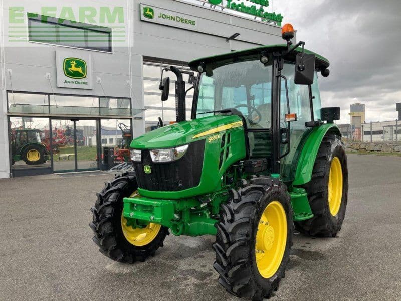 John Deere 5067E