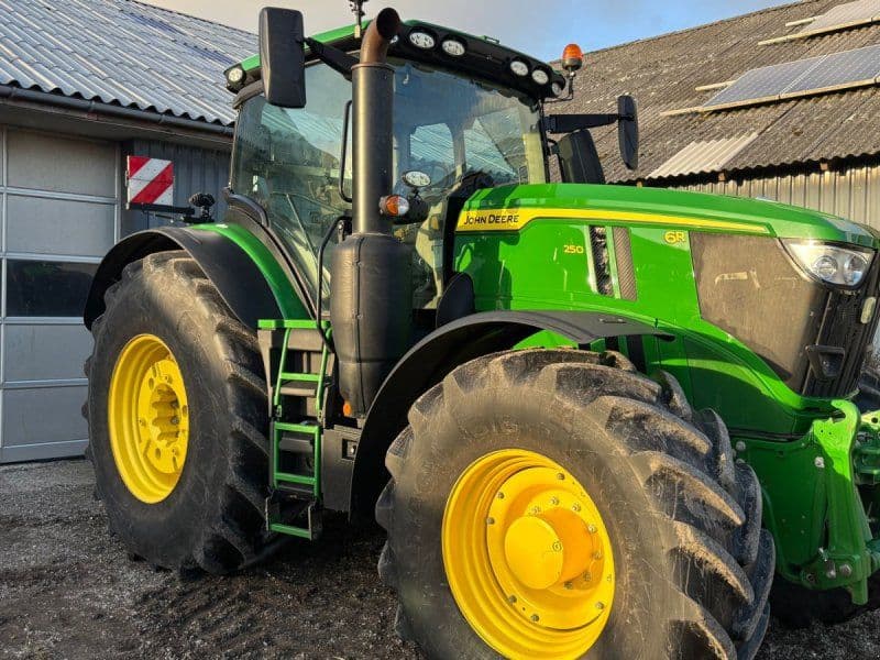 John Deere 6R250