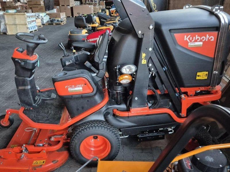 Kubota FC3-261 FRONTSAMMELMÄHER
