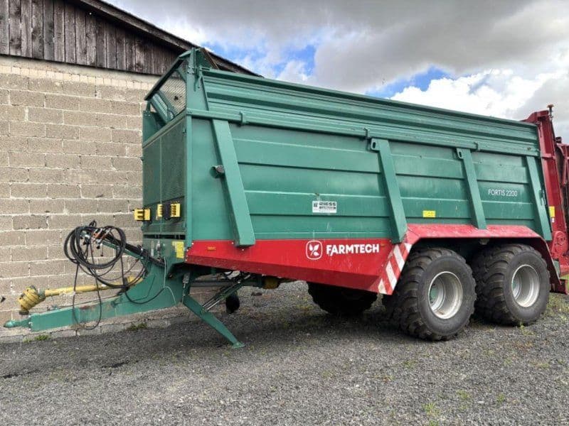 Farmtech FORTIS 2200 Abschiebewagen + Streuwerk
