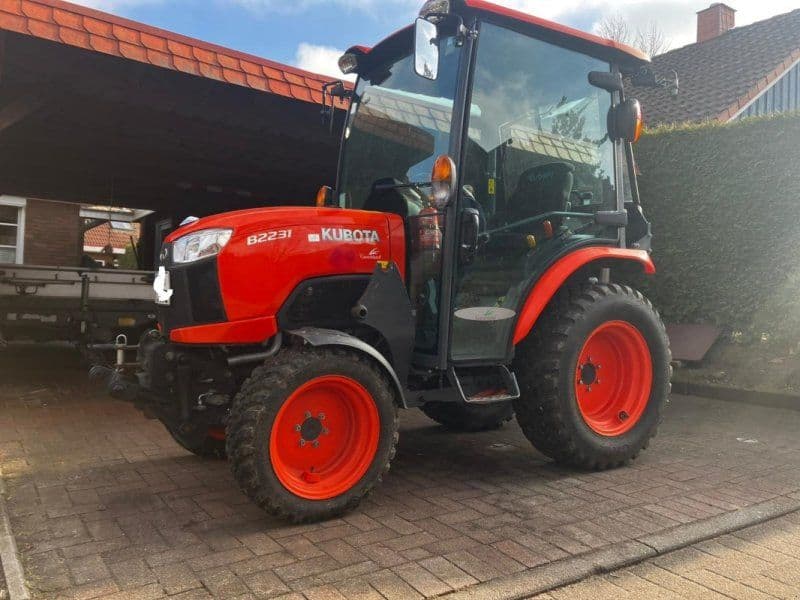 Kubota B2231