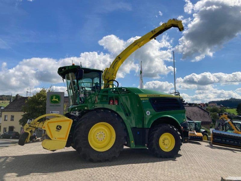 John Deere 8600i mit Kemper 475 & Pickup