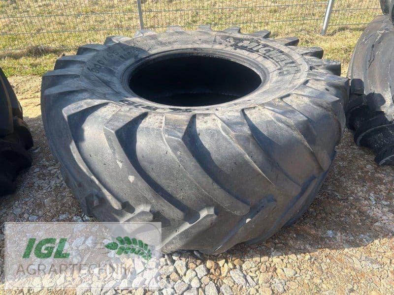 Michelin 800/65R32