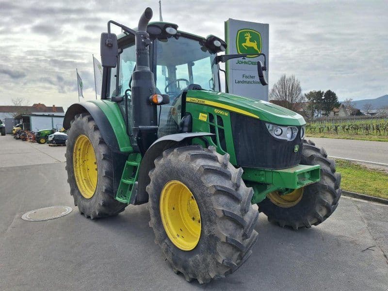 John Deere 6090M