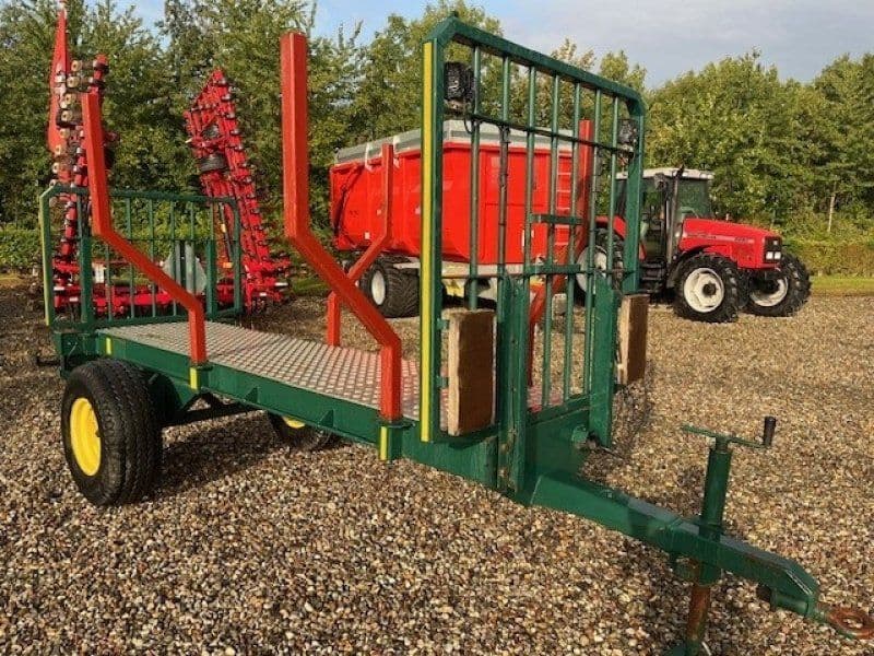 Lille fin kævle/udkørselsvogn u/kran.