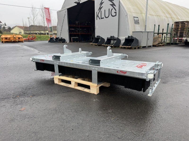 Fliegl Kehrbesen Löwe