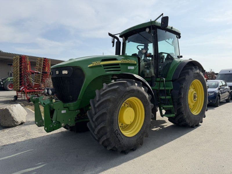John Deere 7820