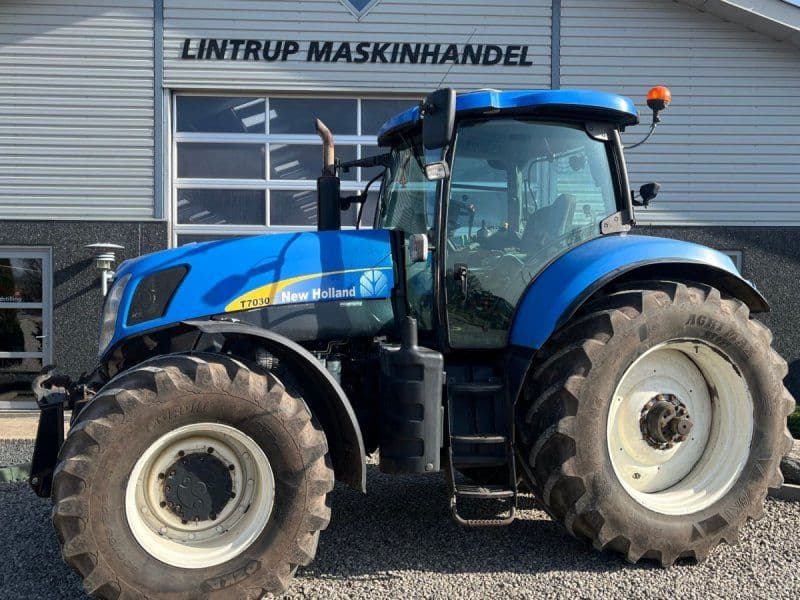 New Holland T7030 SS med frontlift