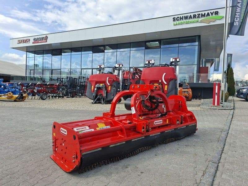 Maschio 2500 mit Front-Heckanbau und Seitenverschub