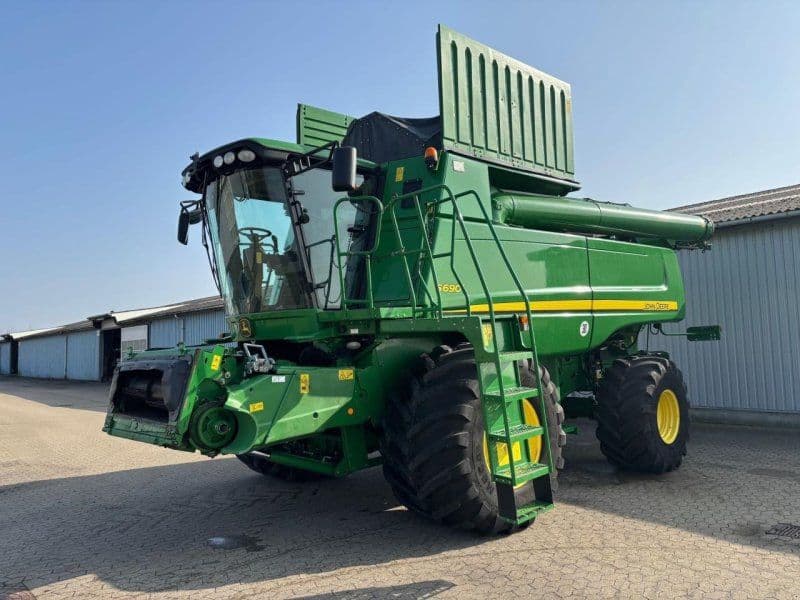 John Deere S690