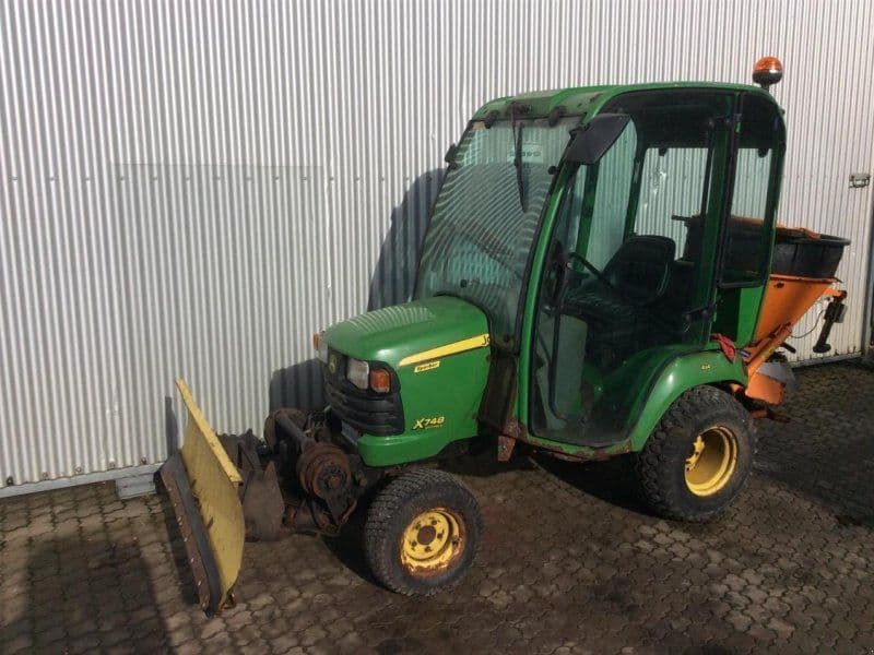 John Deere X 748