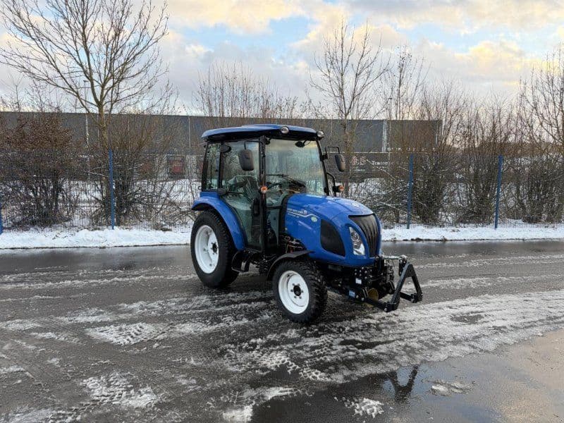New Holland Boomer 35
