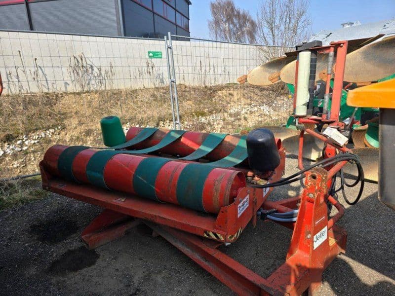 Kverneland Wickelmaschine stationär