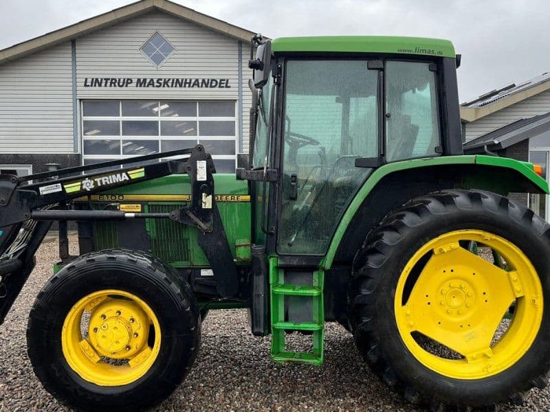 John Deere 6100 Med frontlæsser