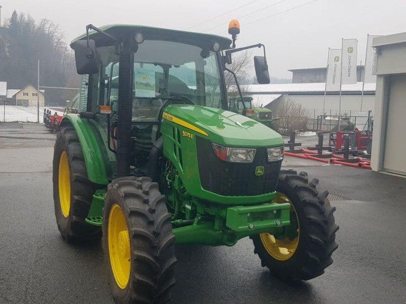 John Deere 5075E