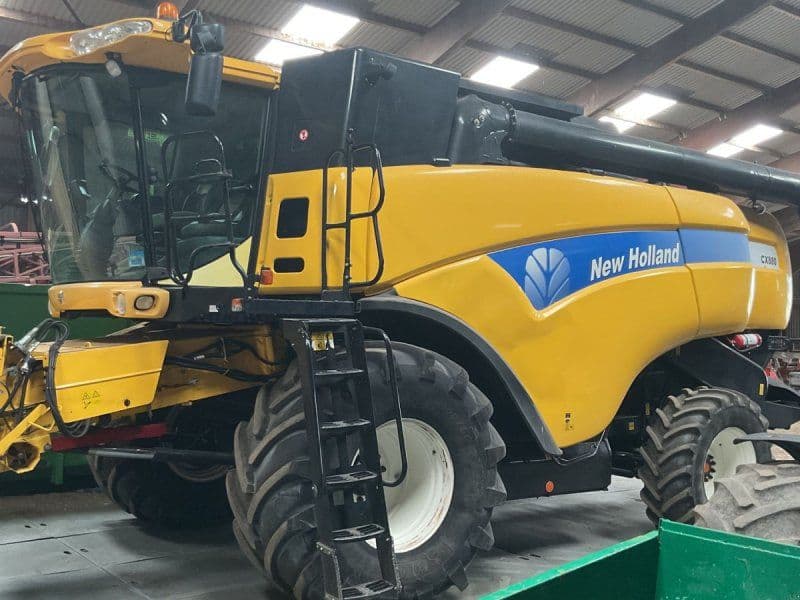 New Holland CX880 med skærebordsvogn
