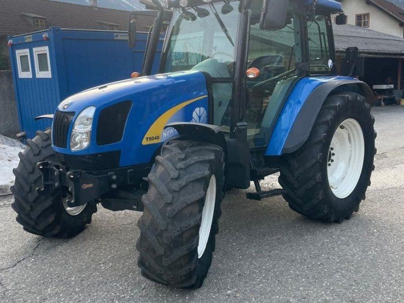 New Holland T5040