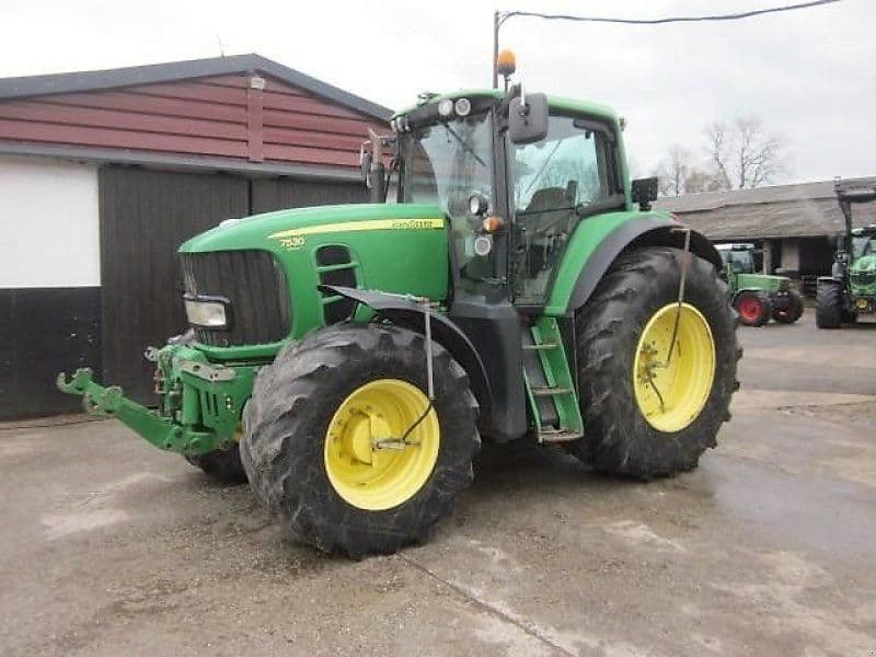 John Deere 7530