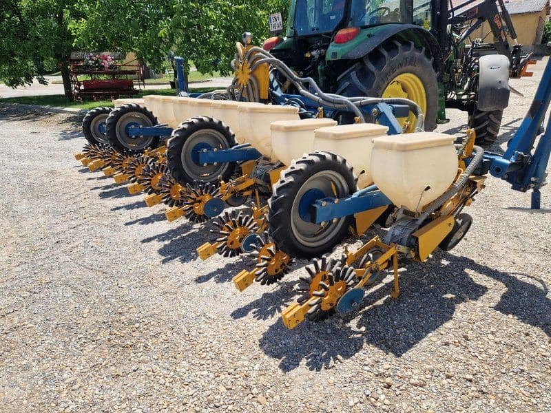 Kleine Rübensämaschien 12R hydraulisch klappba