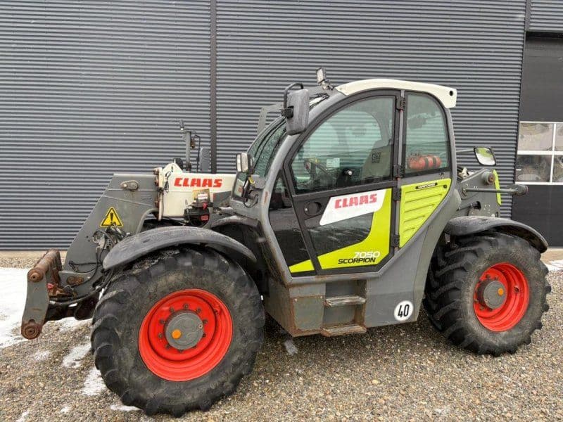 Claas SCORPION 7050