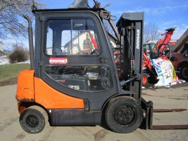 Doosan D25S-5 Tripl-FH 4,8m + Seitenschieber