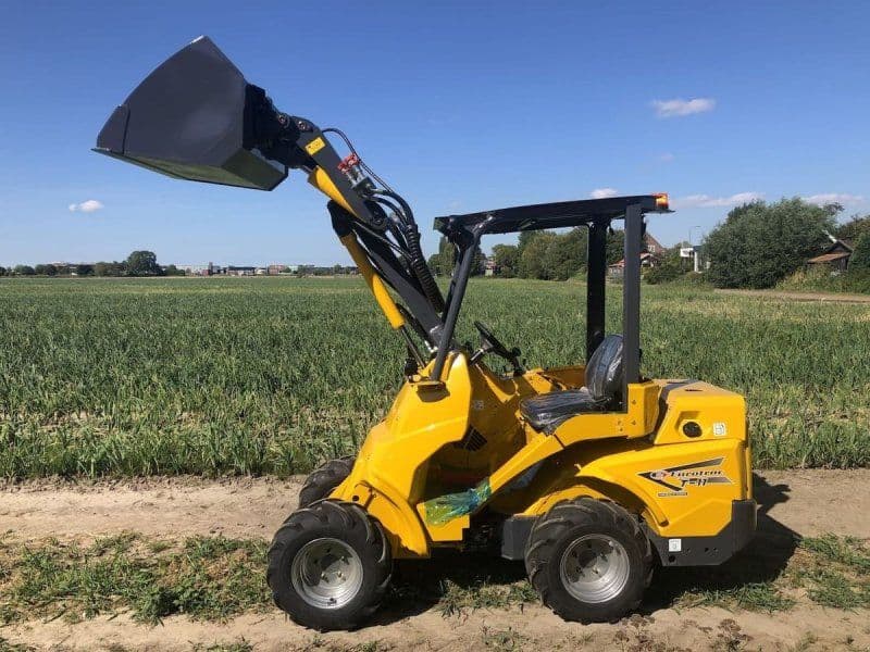 Eurotrac T11 Teleskop-Lader mit Avant / Multione Aufnahme