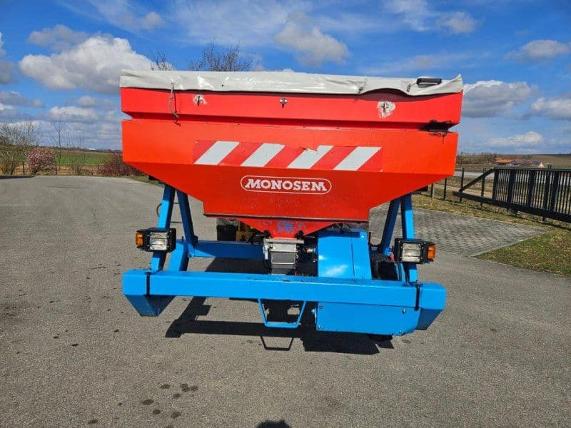 Monosem Düngertank Reihenstreuer