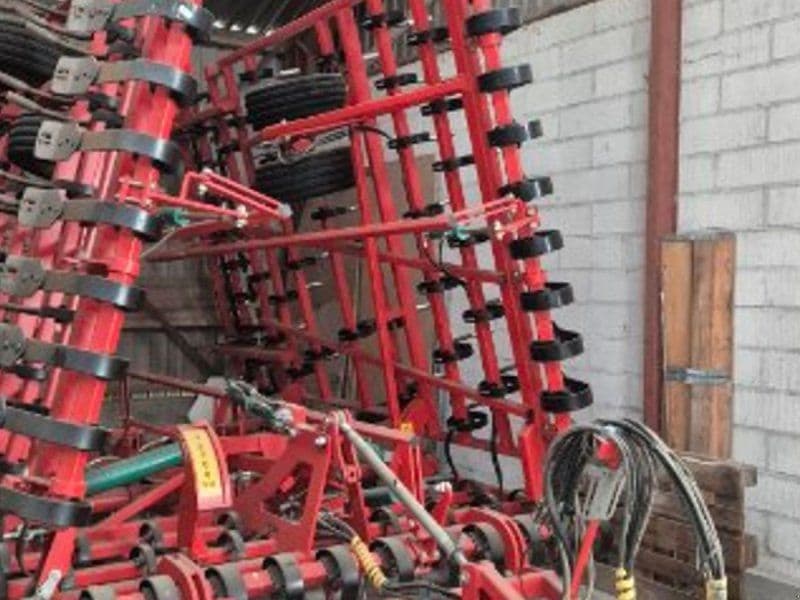 Kverneland Tiger 8 meter. Med rotorsmulrer. Årg. Met velholdt harve.