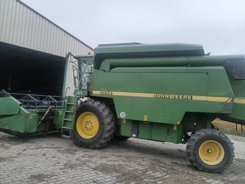John Deere 2256