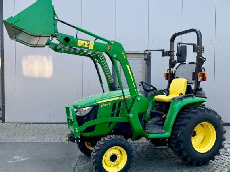 John Deere 3025E