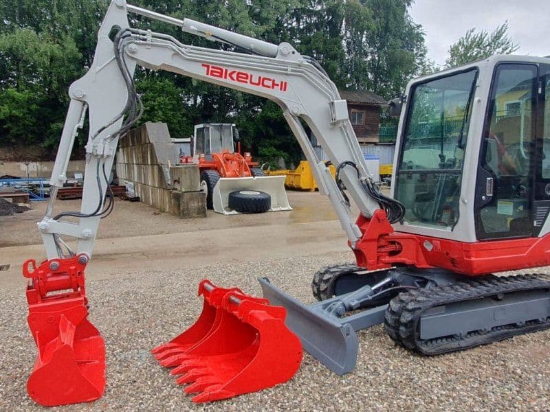 Takeuchi TB235
