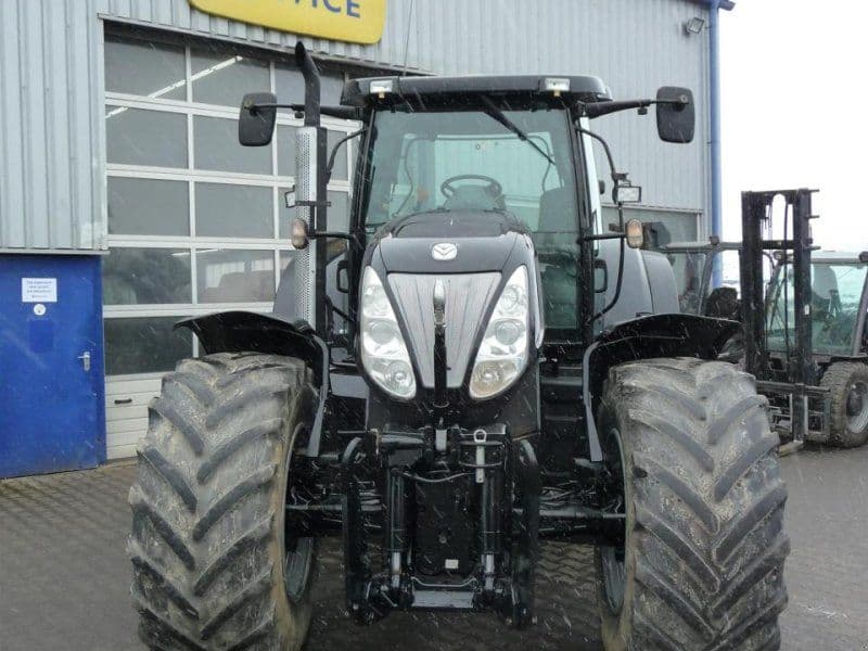 New Holland T7050