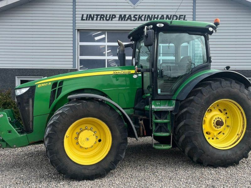 John Deere 8360R Med frontlift og faststeer