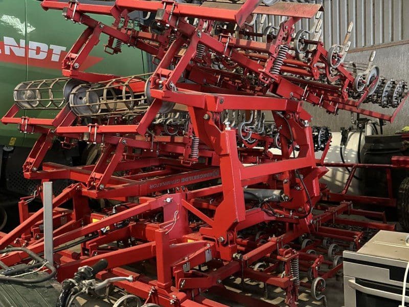 Kongskilde Germinator SP7000 med CROSKILL tromle bagerst. Velnet til roer