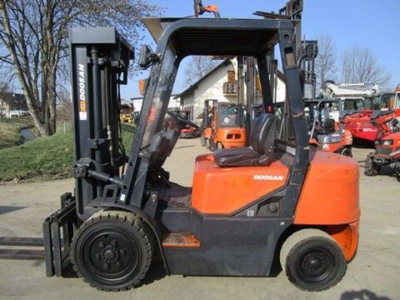 Doosan D30G Tripl-FH 4,7m + Seitenschieber