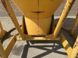 Betonstortkubel staand rond onderlosser - Afbeelding 4