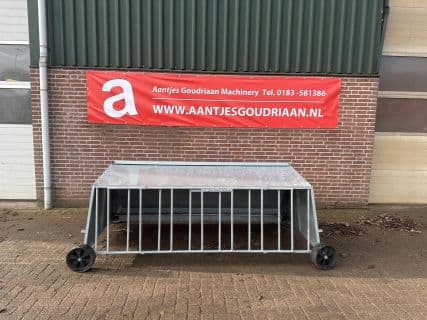 Lammeren voerplaats met overkapping