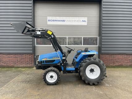 Iseki TU197 4WD 22 PK minitractor + frontlader