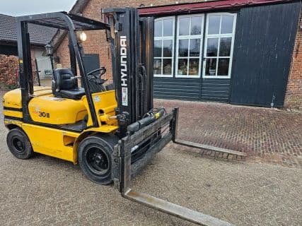 Hyundai 3 tons diesel heftruck Vorkensteller zeer goed Trilplo