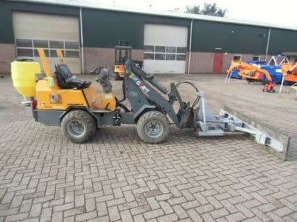 Combi sneeuwschuif en zoutstrooier