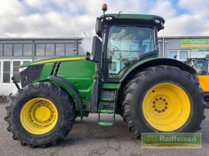 John Deere 7215R