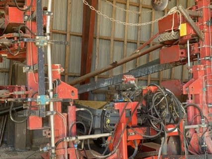 Becker 12 rækket såmaskine med udstyr til flydende gødning. Fronttank m