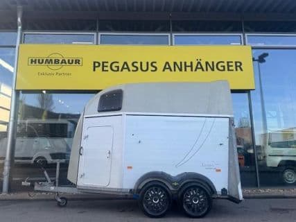 Humbaur Xanthos Aero 2-Pferde Alu Sattelkammer 2,4t.
