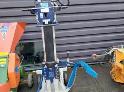 Holzspalter 25 to. Holzkraft