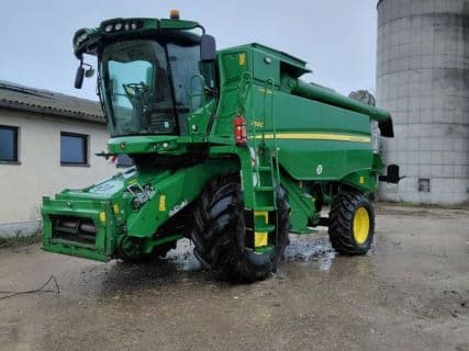John Deere T560