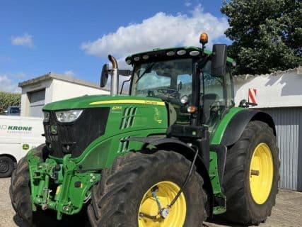John Deere 6215R