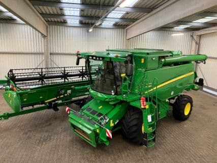 John Deere T560