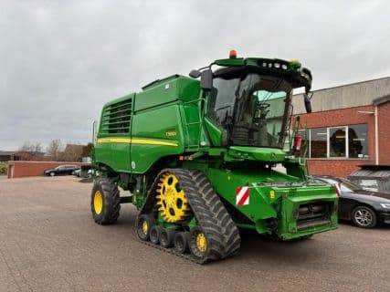 John Deere T560