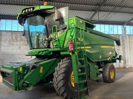 John Deere T670i