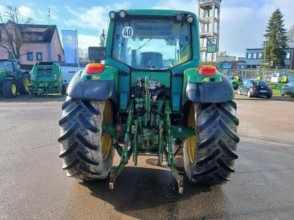 John Deere 6220